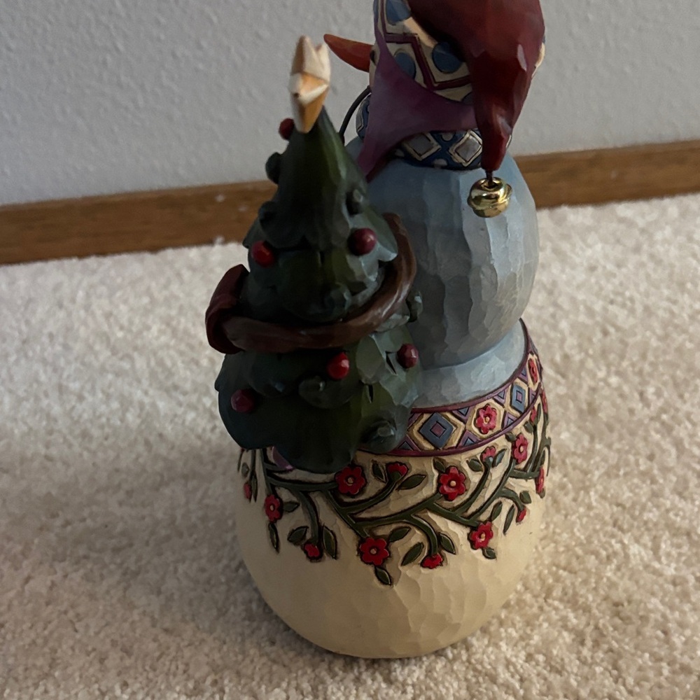 Jim Shore “ Be Cool” Festive Snowman with Tree - Picture 10 of 12